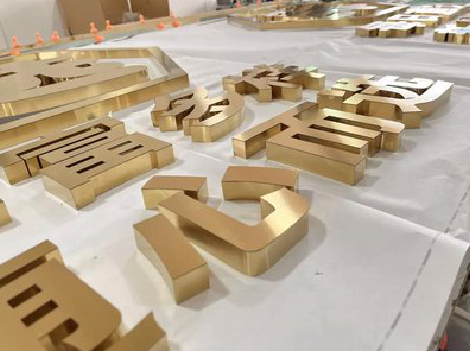 双牌拉丝不锈钢字的特点。